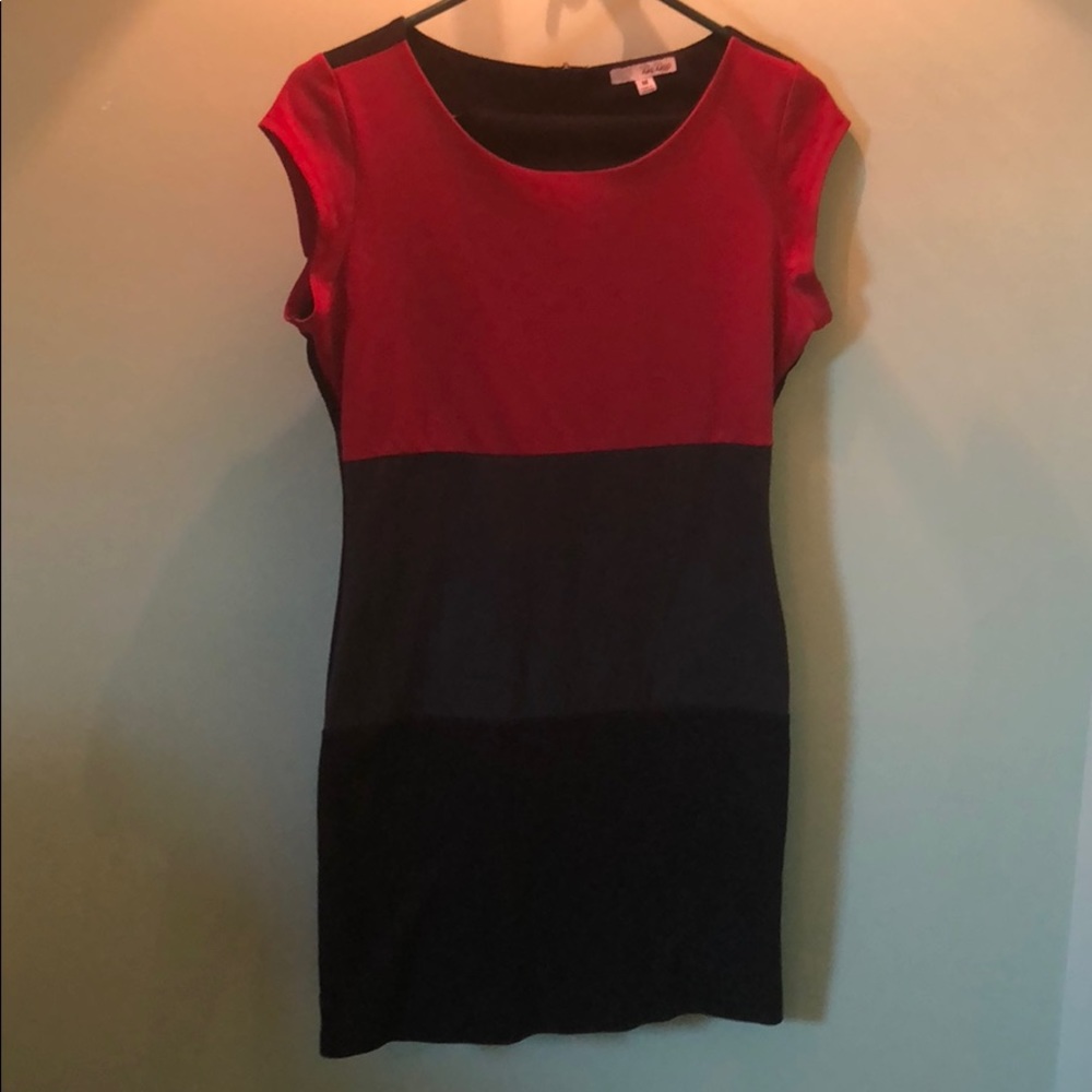 Fitted tri-tone business casual dress